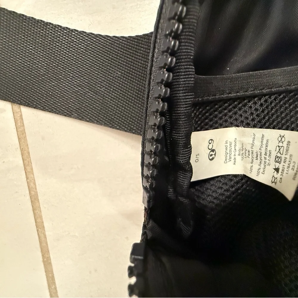 lululemon athletica Black Crossbody Bag - Picture 4 of 6